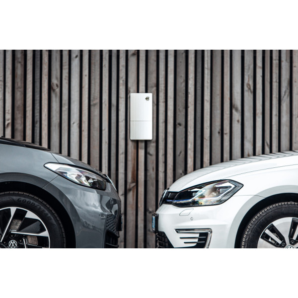 ЗАРЯДНАЯ СТАНЦИЯ TELTONIKA ENERGY TELTOCHARGE 22 КВТ С РОЗЕТКОЙ ТИП-2 (22 КВТ, 3 ФАЗЫ)